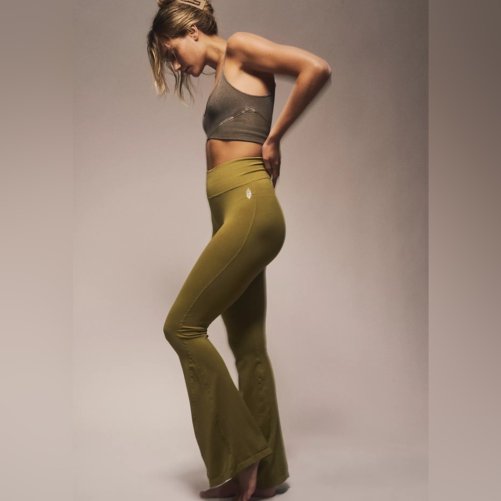 Free People Movement Good Karma flare leggings xs/s Dusted Military